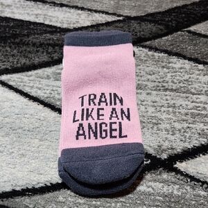 VICTORIA SECRET SPORT LOW-SHOW "TRAIN LIKE AN ANGEL" 2-PAIR SOCKS